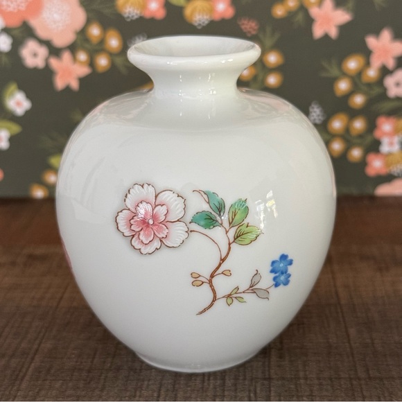 Toscany Collection Bud Vase, Floral Decorative Vase, Taiwan - Picture 3 of 8